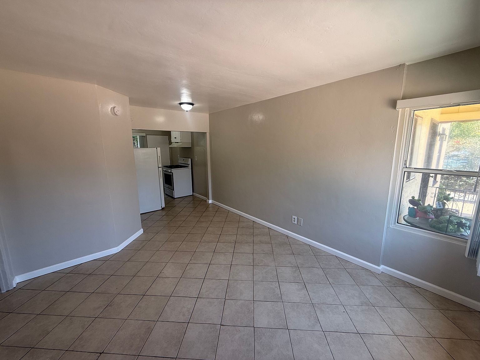 4265 Euclid Ave photo 2