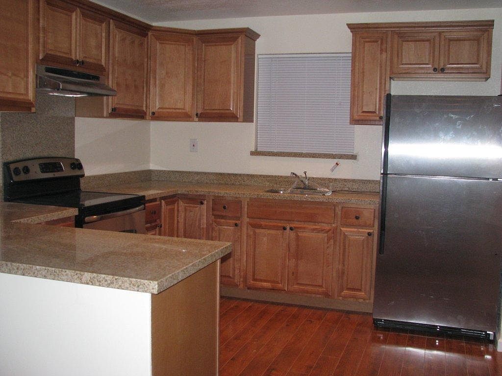 899 Hillside Blvd photo 2