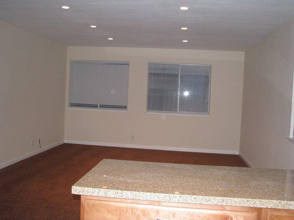 899 Hillside Blvd photo 4