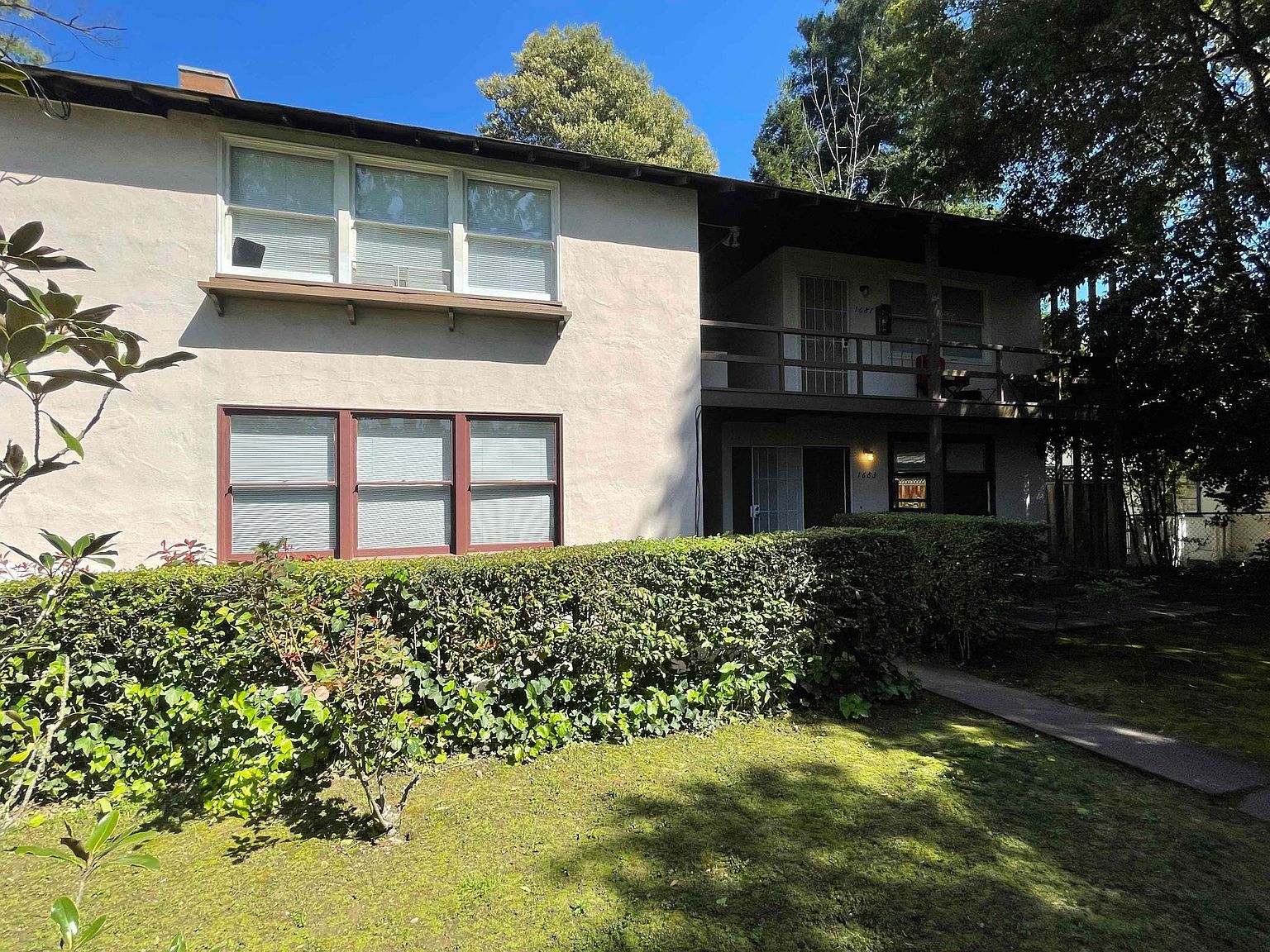 1683 Woodland Ave photo 2