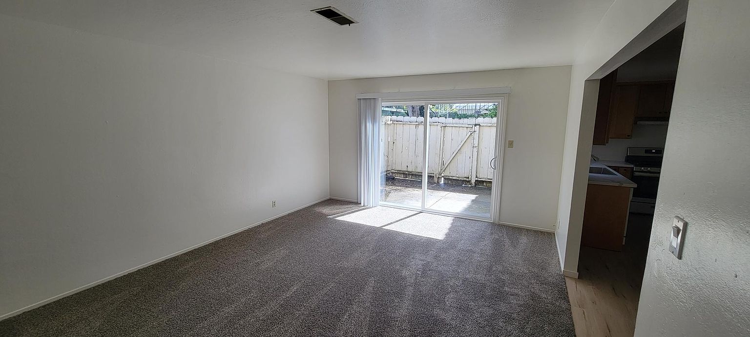 615 Pope Dr photo 3