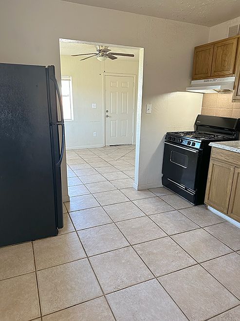 11620 N 17th Dr APT 4 photo 3
