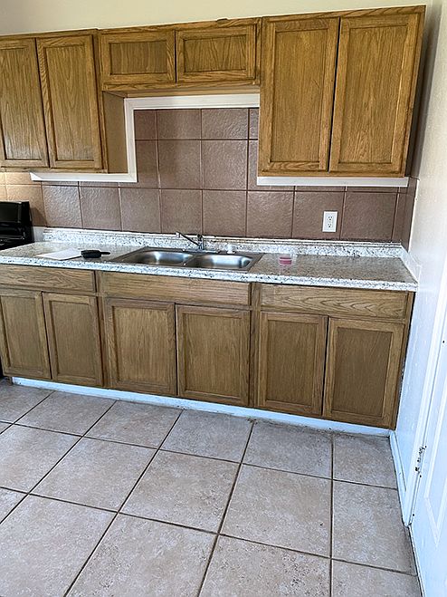 11620 N 17th Dr APT 4 photo 4