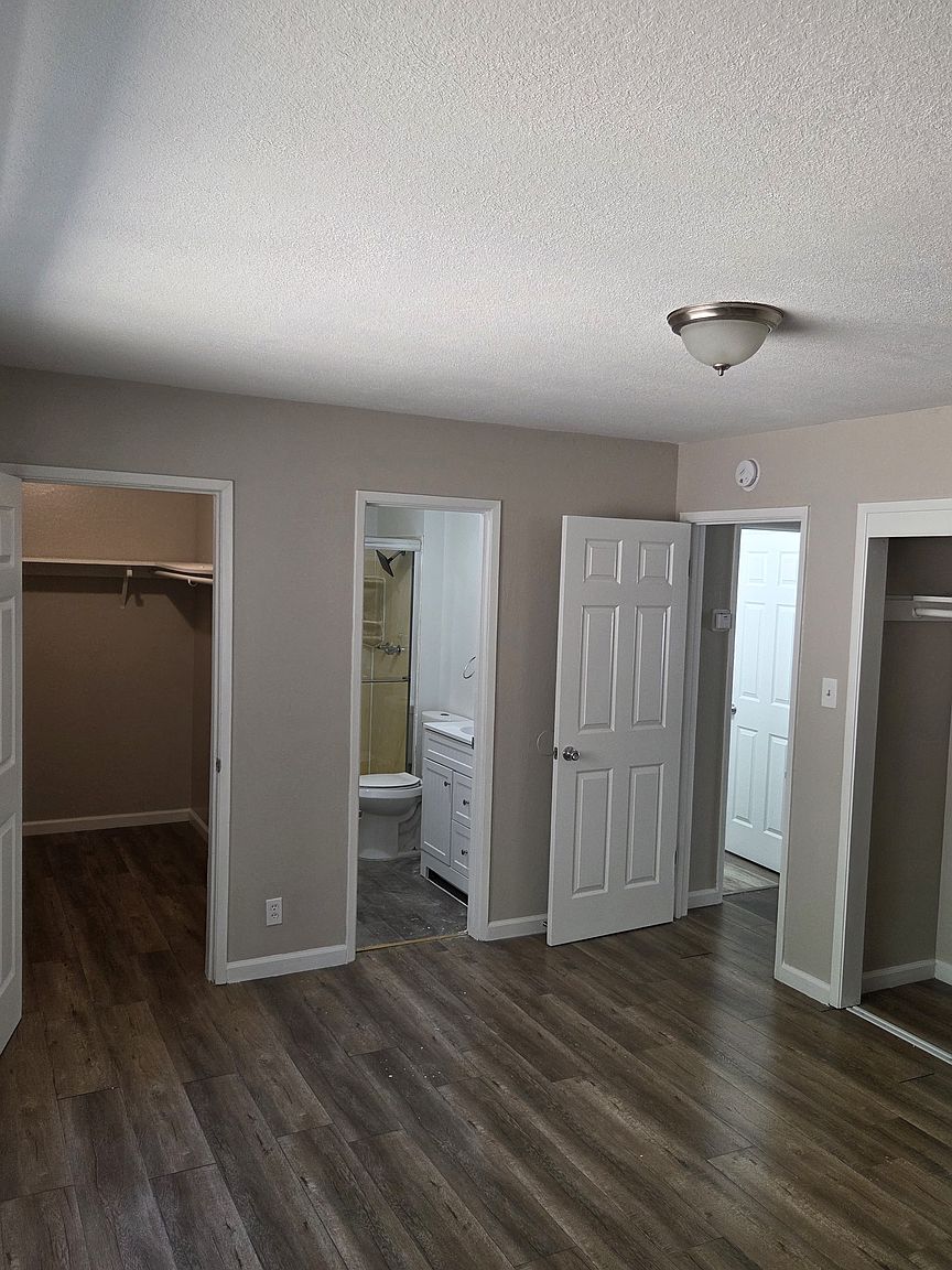 25684 Spring Dr photo 2