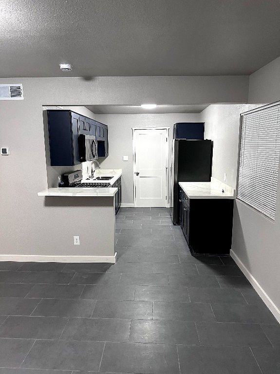 1102 W Cochise Dr APT 3 photo 2