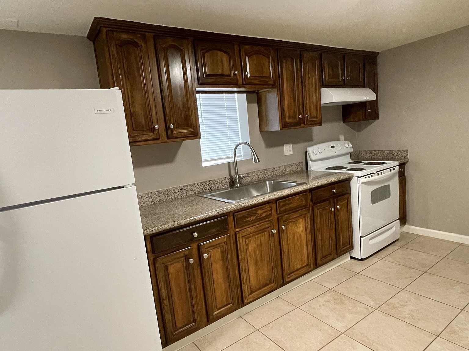 118 Monterey St photo 2