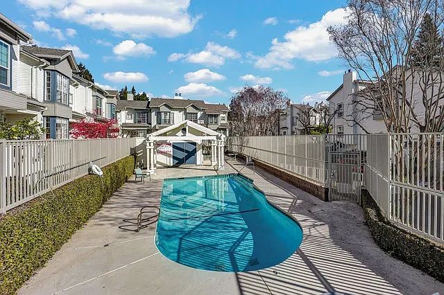 996 Belmont Ter photo 3