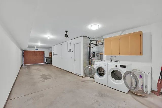 996 Belmont Ter photo 4