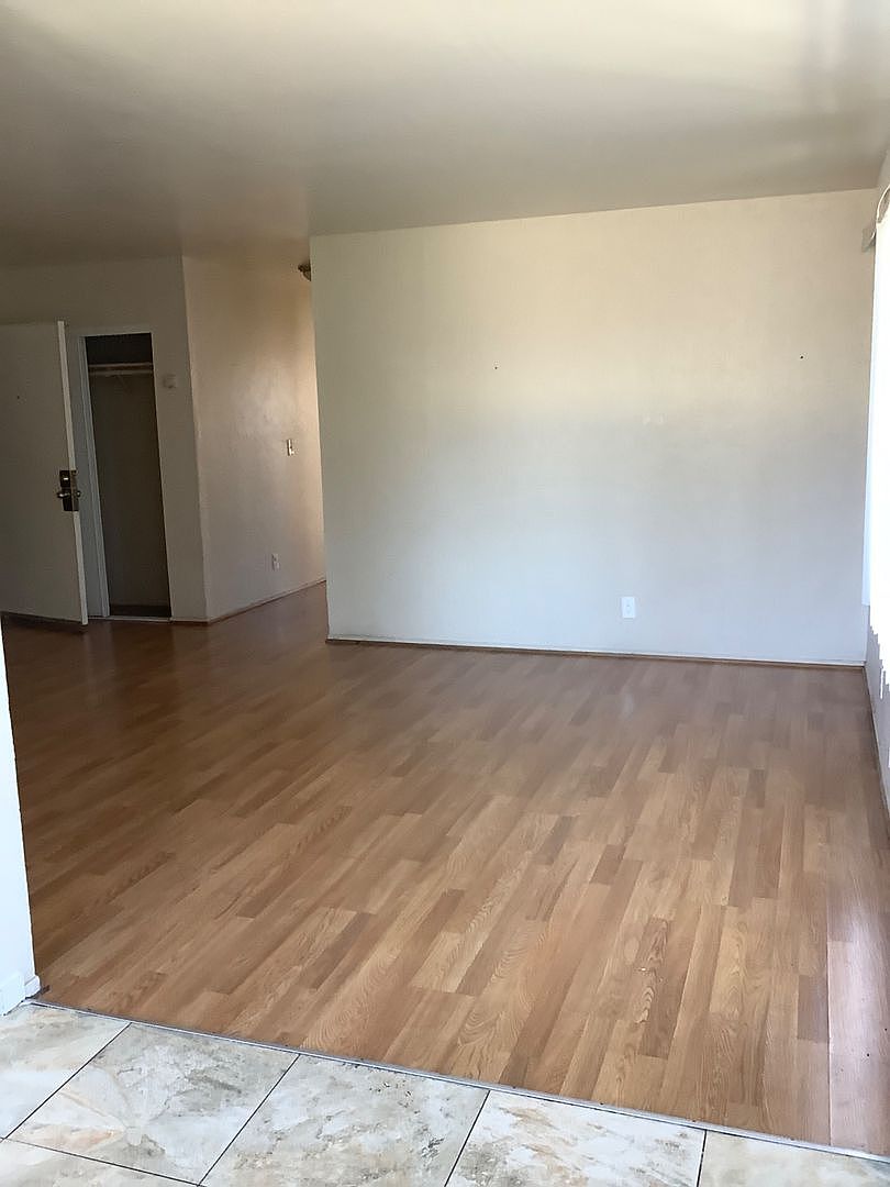 709 10th St unit 709 10th St. - C photo 3