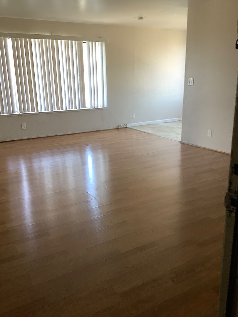 709 10th St unit 709 10th St. - C photo 2