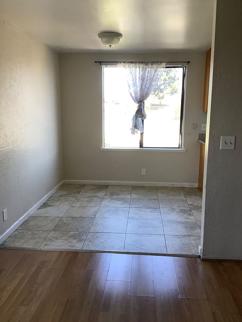 709 10th St unit 709 10th St. - C photo 4