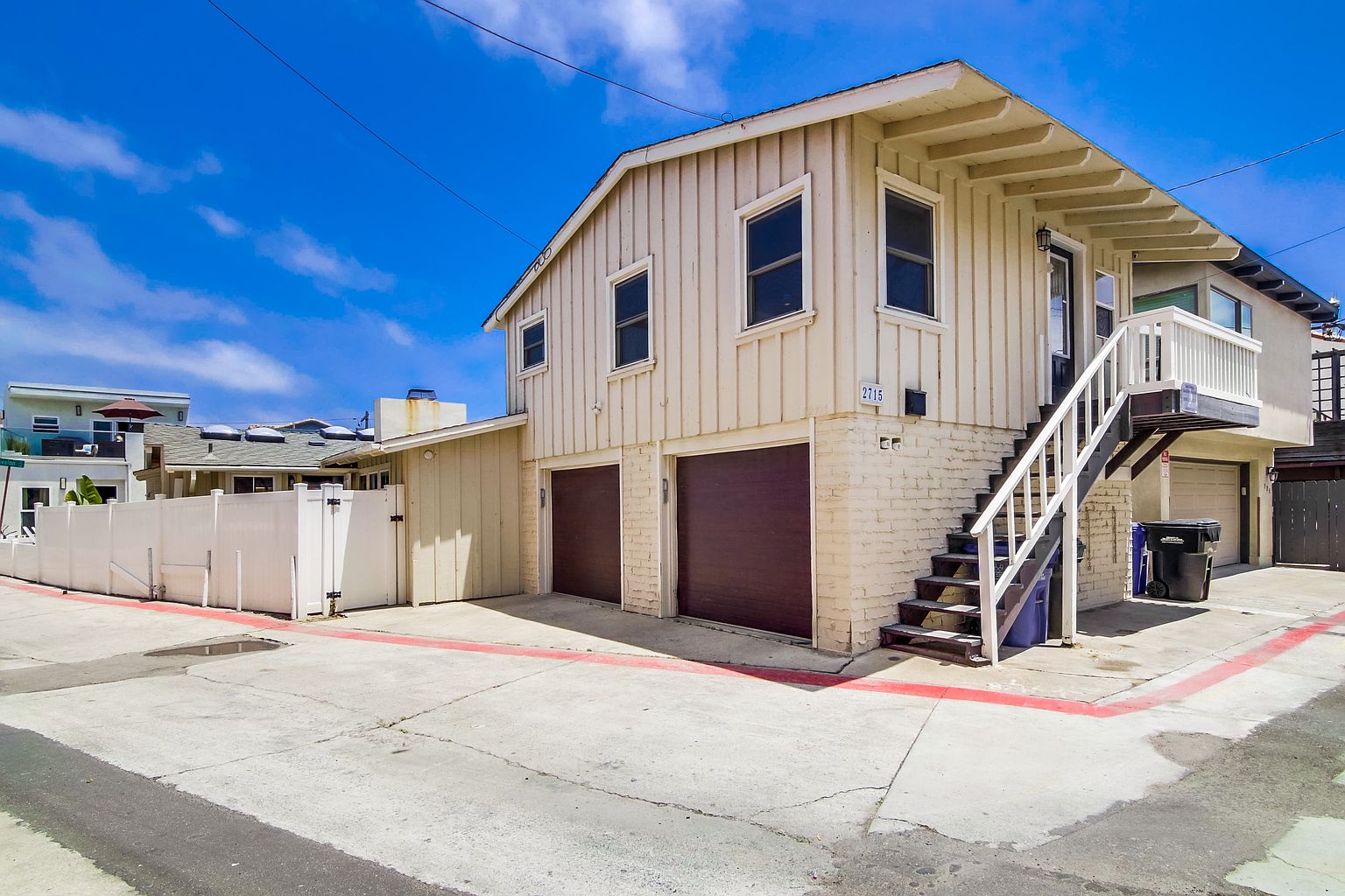 2715 Strandway photo 4