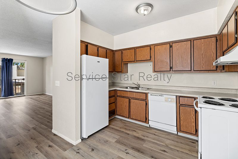 2807 E Le Marche Ave Phoenix, AZ 85032 photo 4