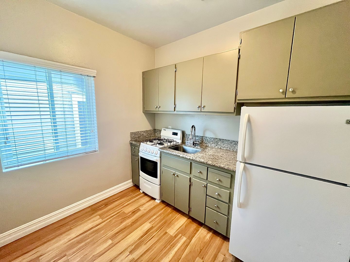 1153 21st St photo 2