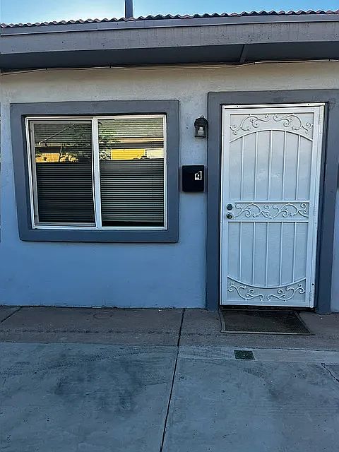 1750 E Oak St photo 2