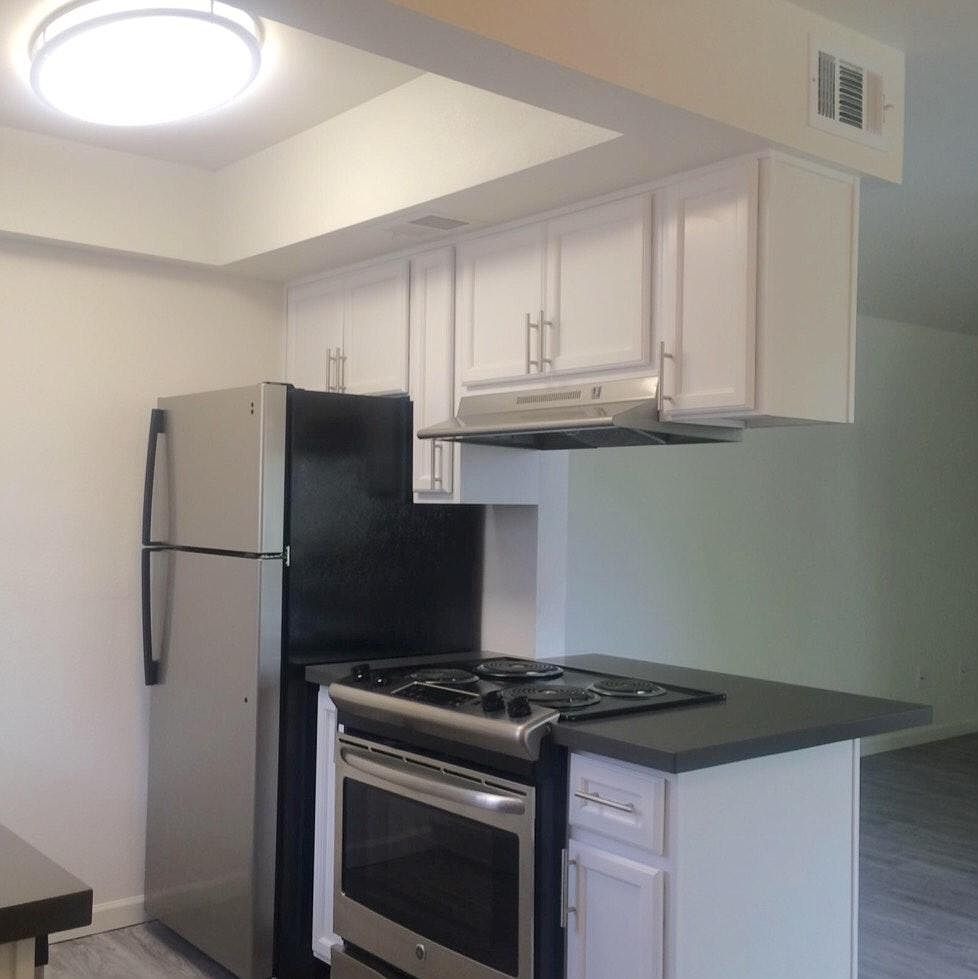 1227 S Dorsey Ln photo 2