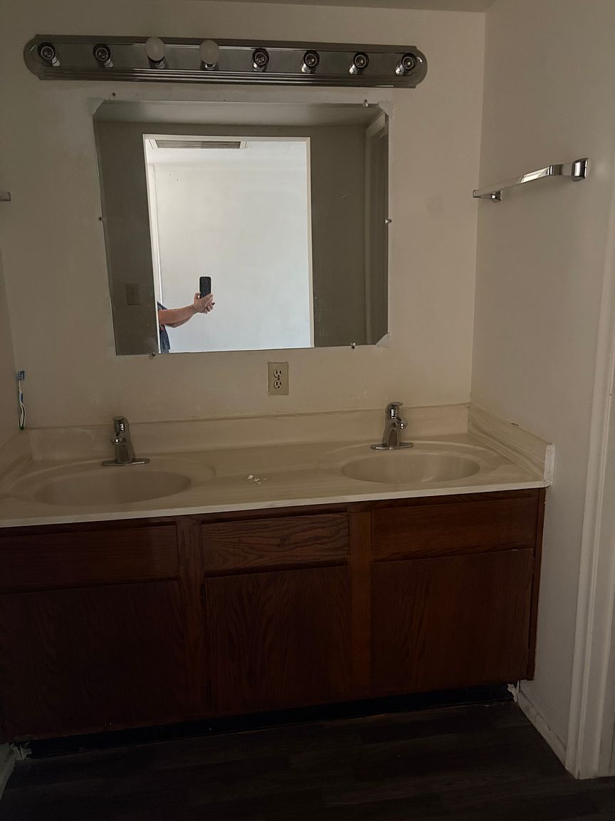 1802 E Randall Dr photo 3