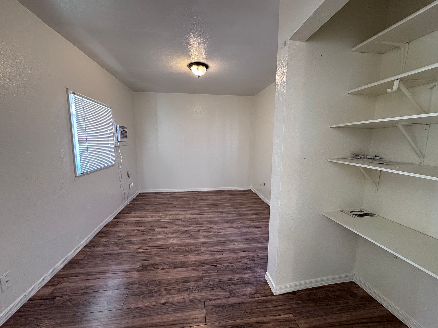9838 N 14th St APT 3 photo 4