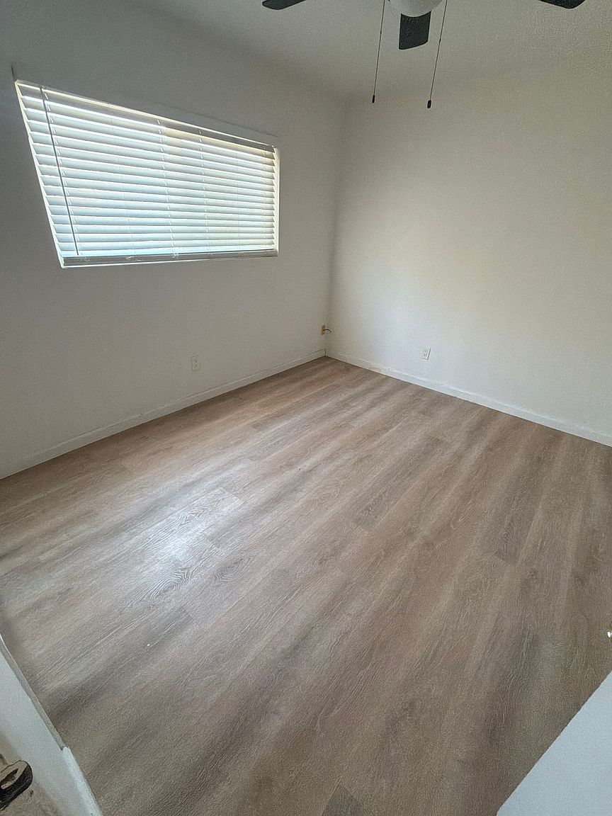 1140 E Lexington Ave photo 3