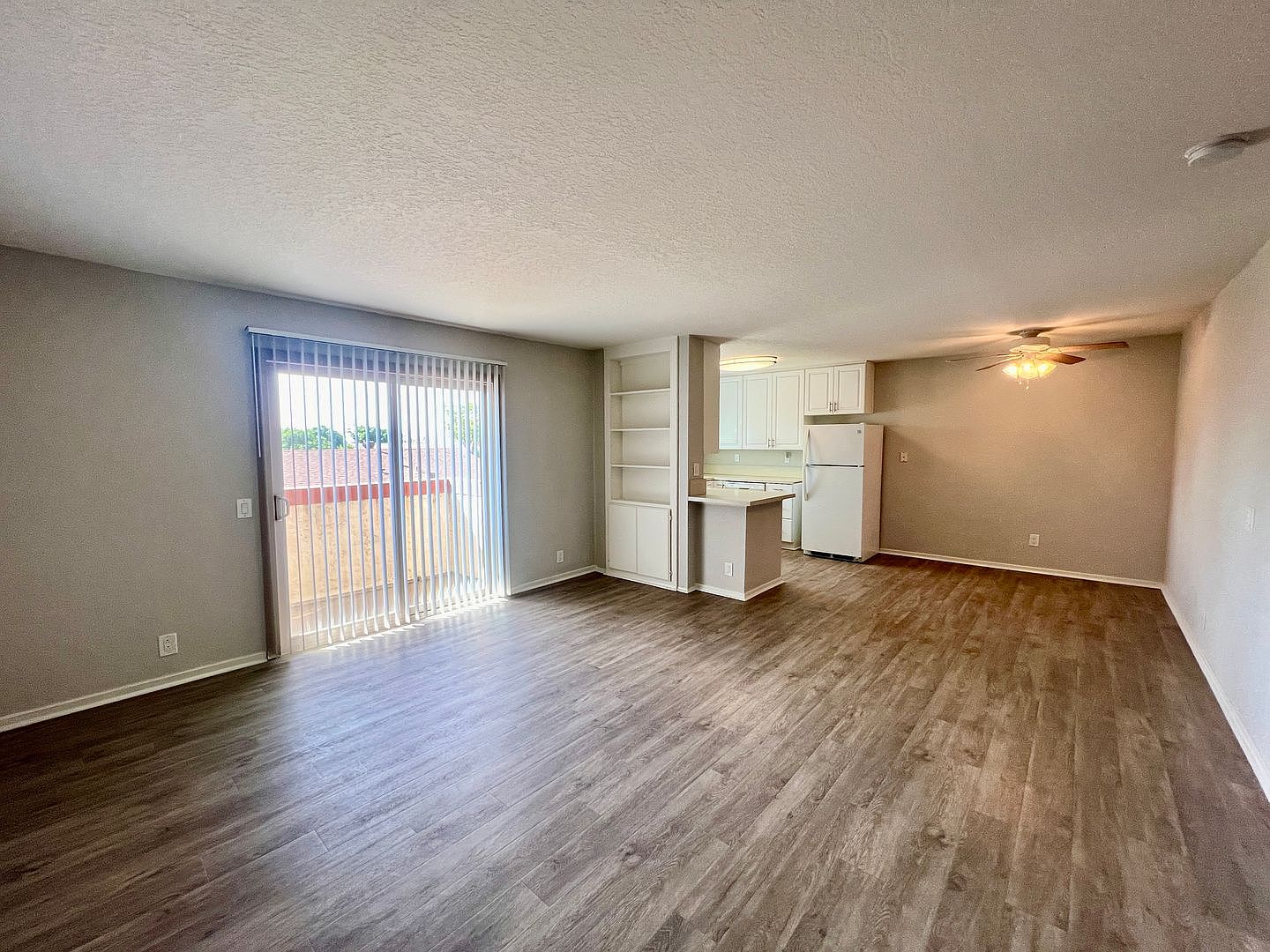 4415 Clairemont Dr photo 2