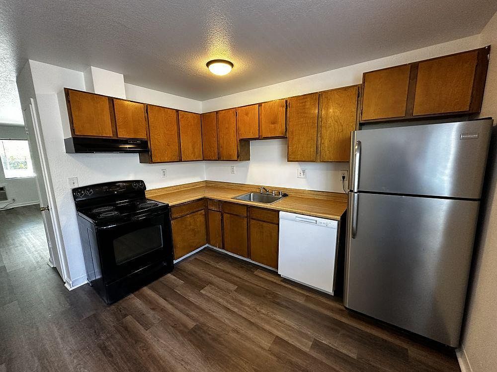 1600 Sycamore Dr photo 3