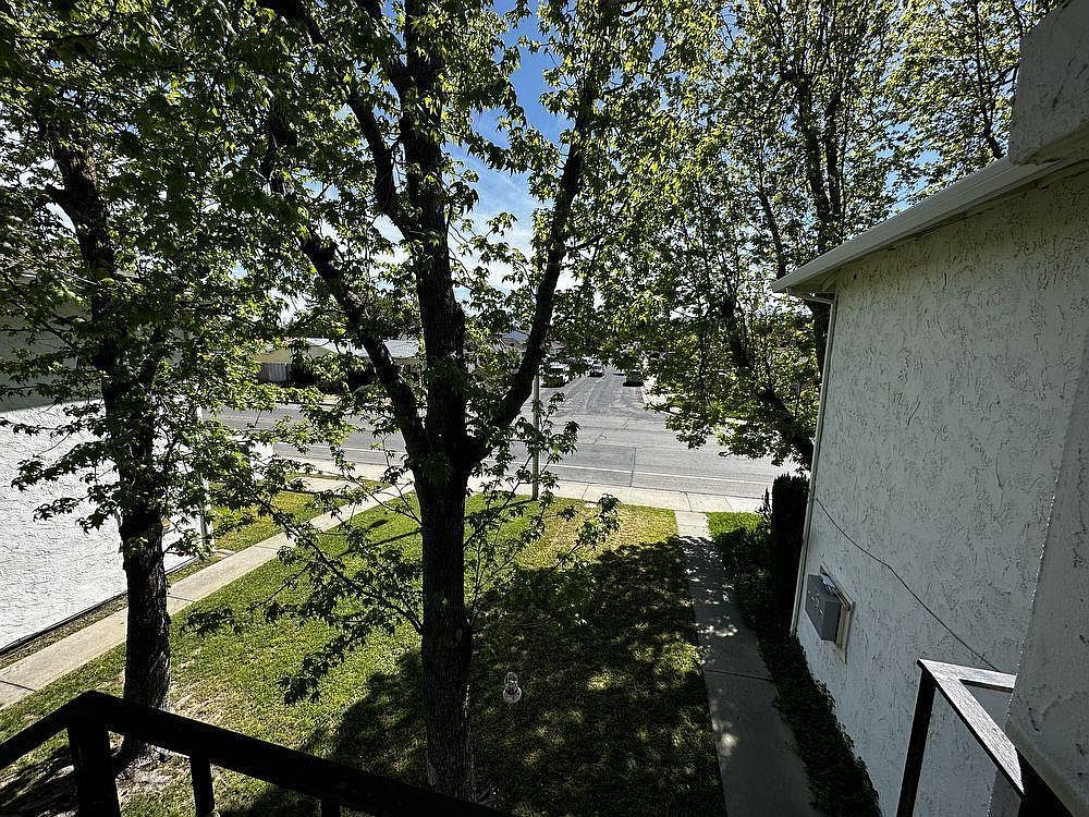 1600 Sycamore Dr photo 2