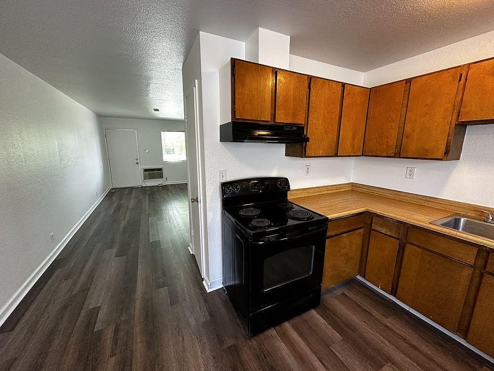1600 Sycamore Dr photo 5