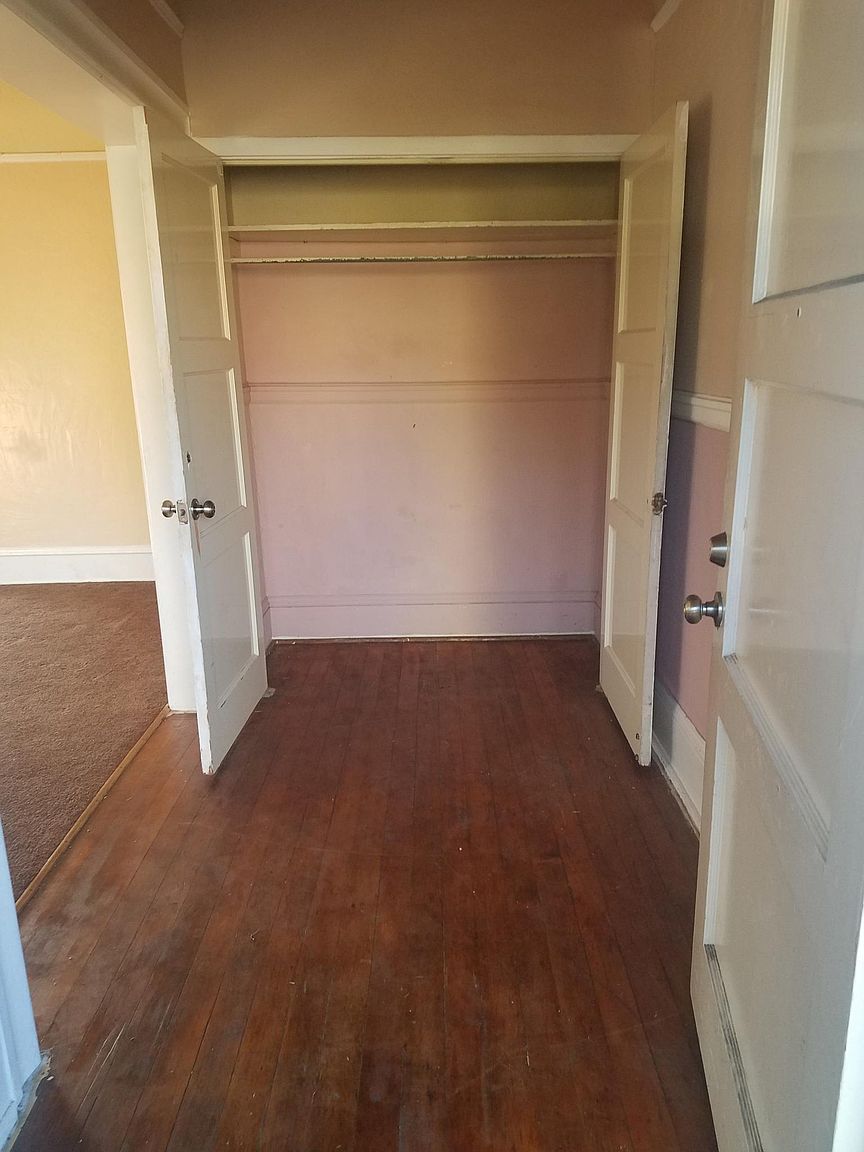 5701 Genoa St Oakland, CA 94608 photo 2