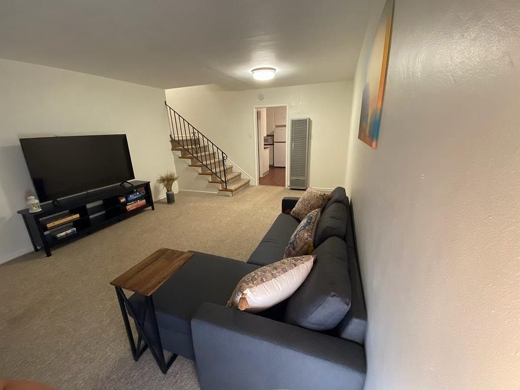 469 36th St photo 4