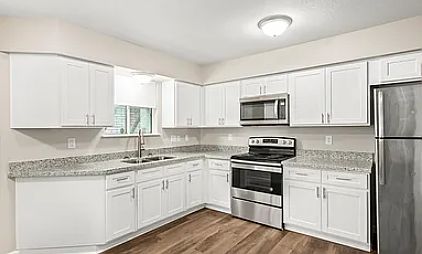 1146 E 2nd St APT B photo 5