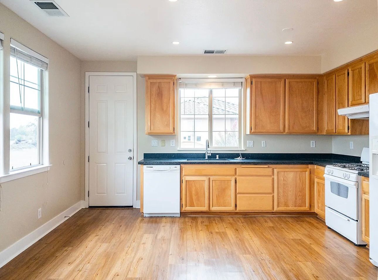 1438 Trombetta St photo 4