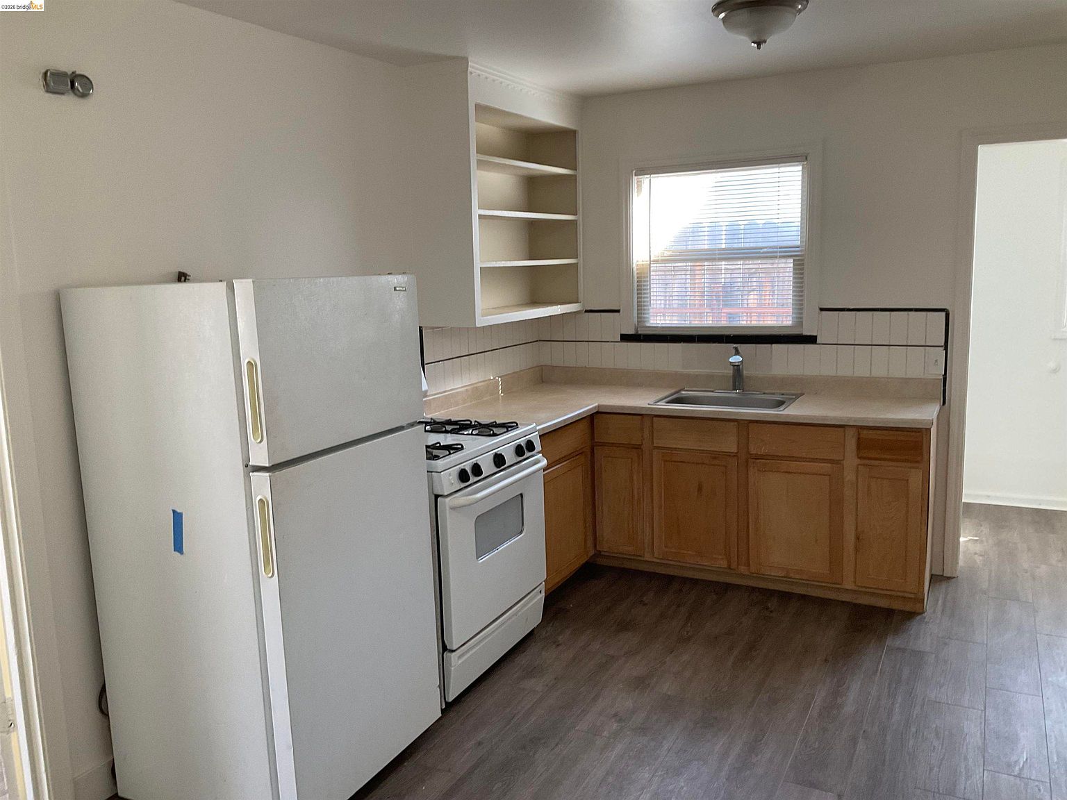 1120 Maple St photo 3