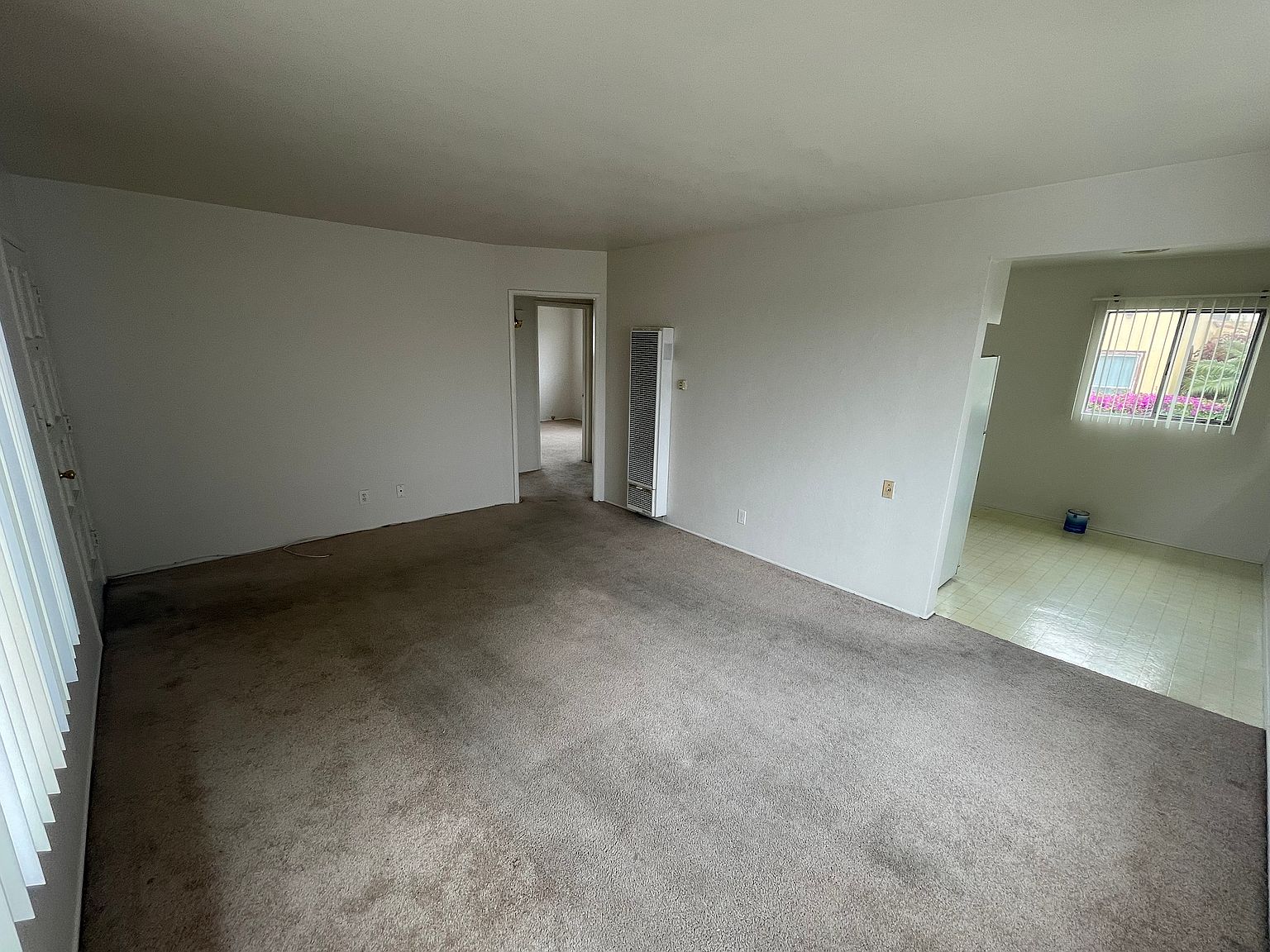 2568 Landis St photo 3