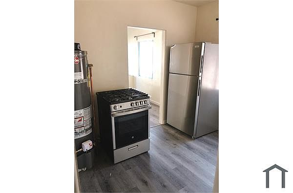 5815 Harmon Ave photo 2
