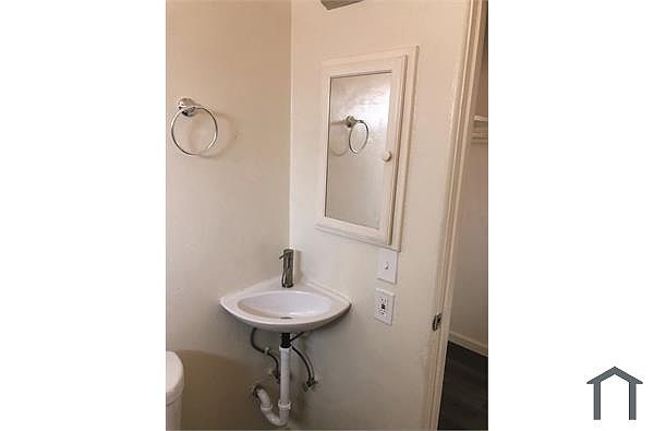 5815 Harmon Ave photo 4