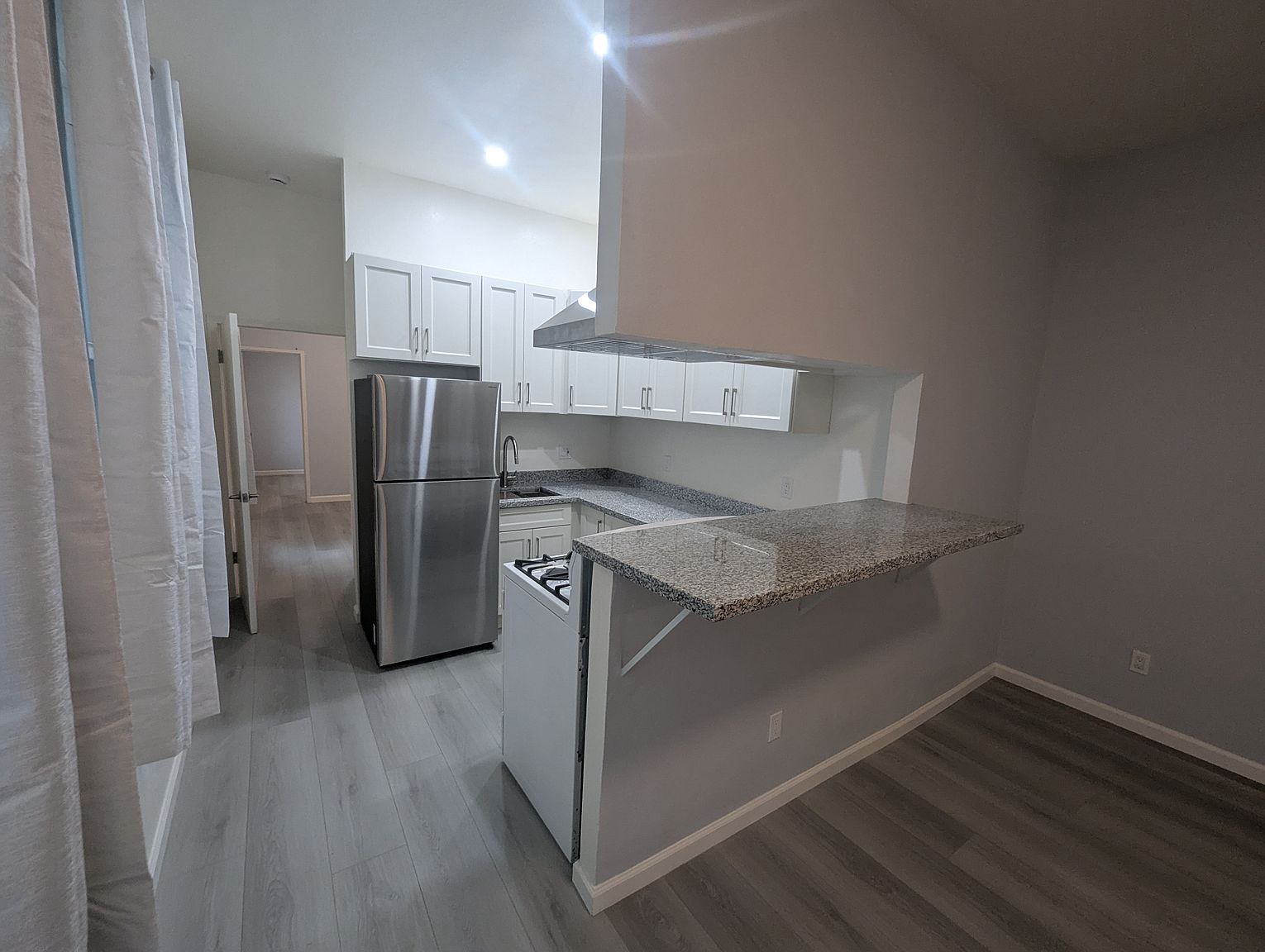 121 Santa Fe Ave photo 3