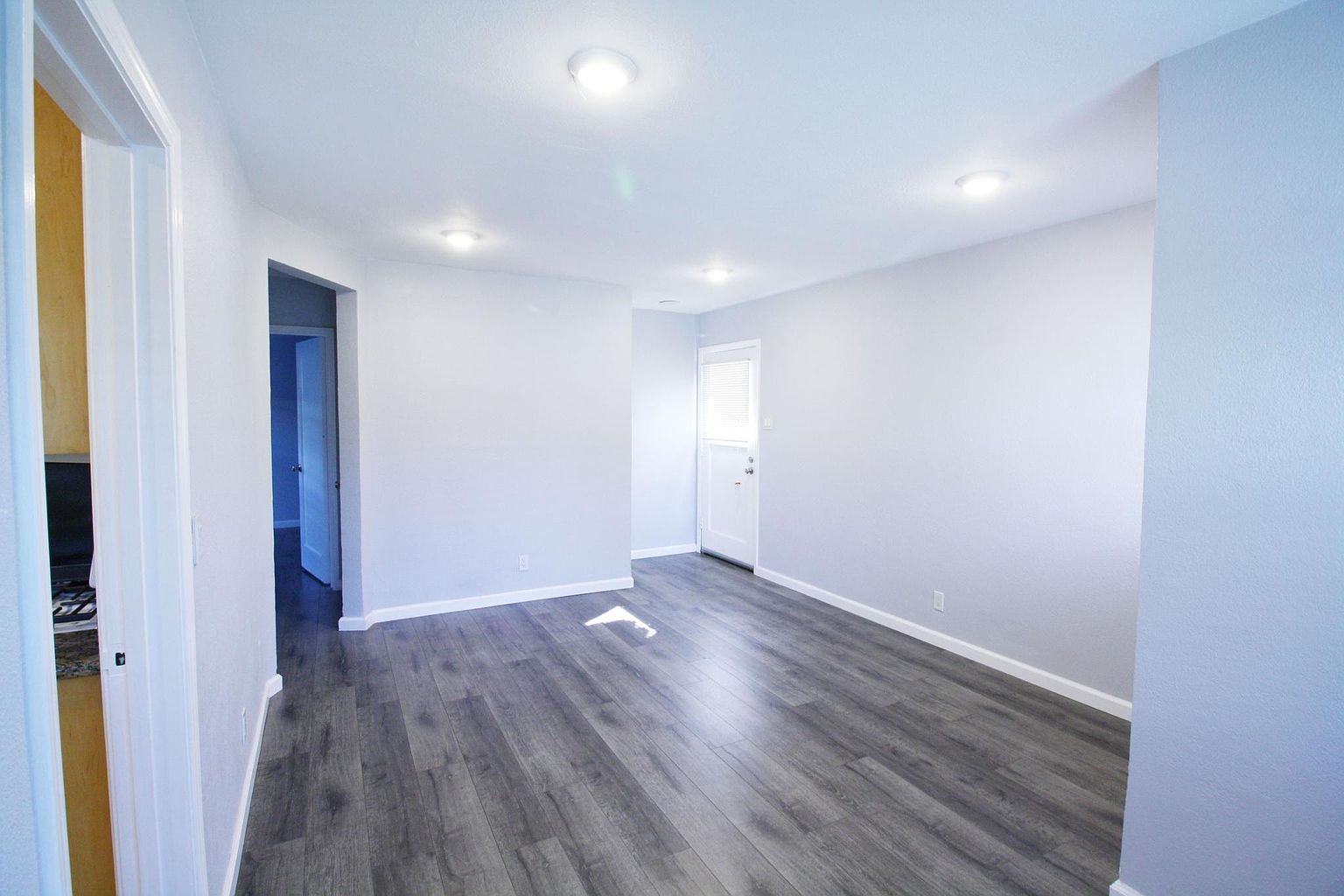 2288 Williams St photo 3