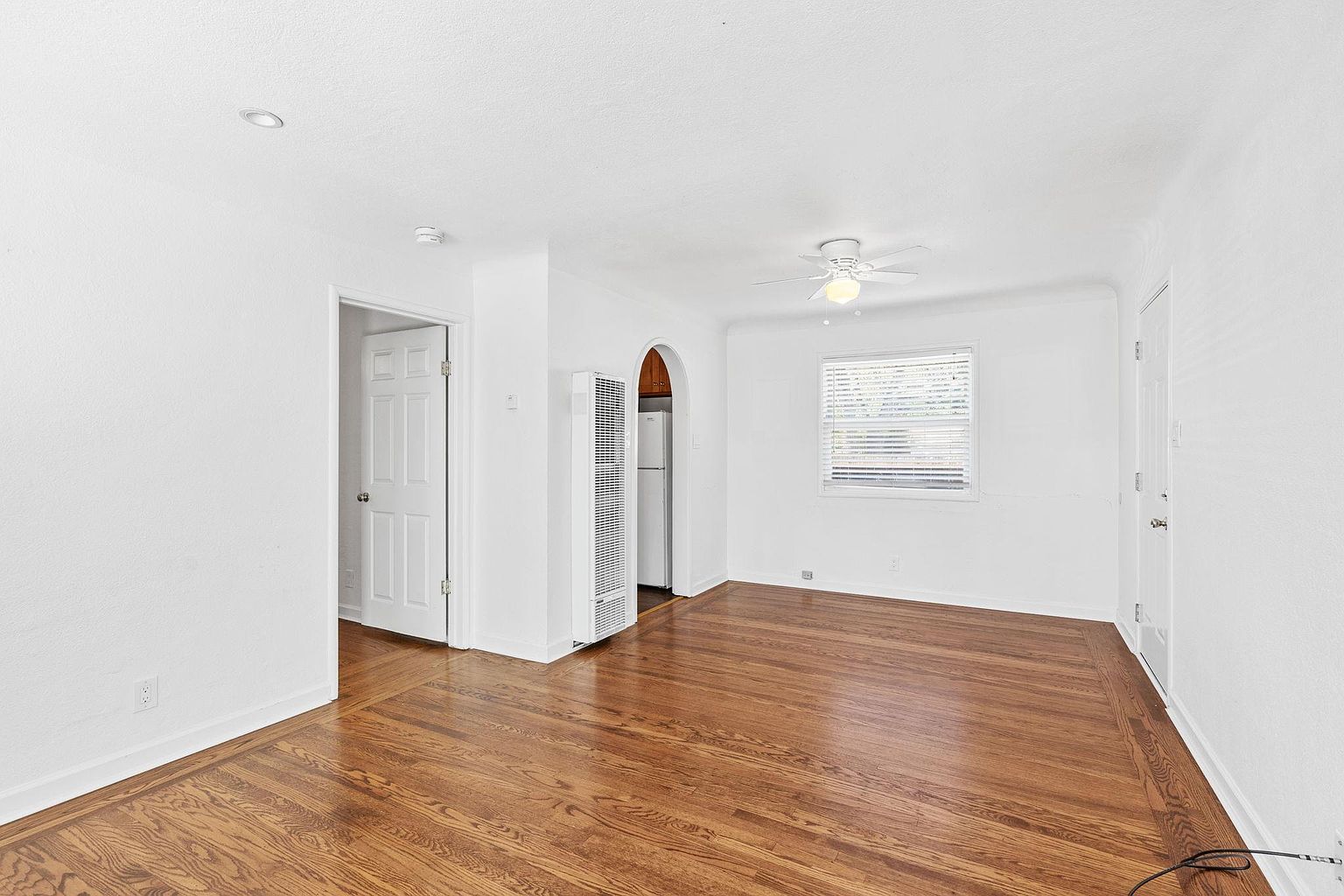 1613 Lincoln Ave photo 3