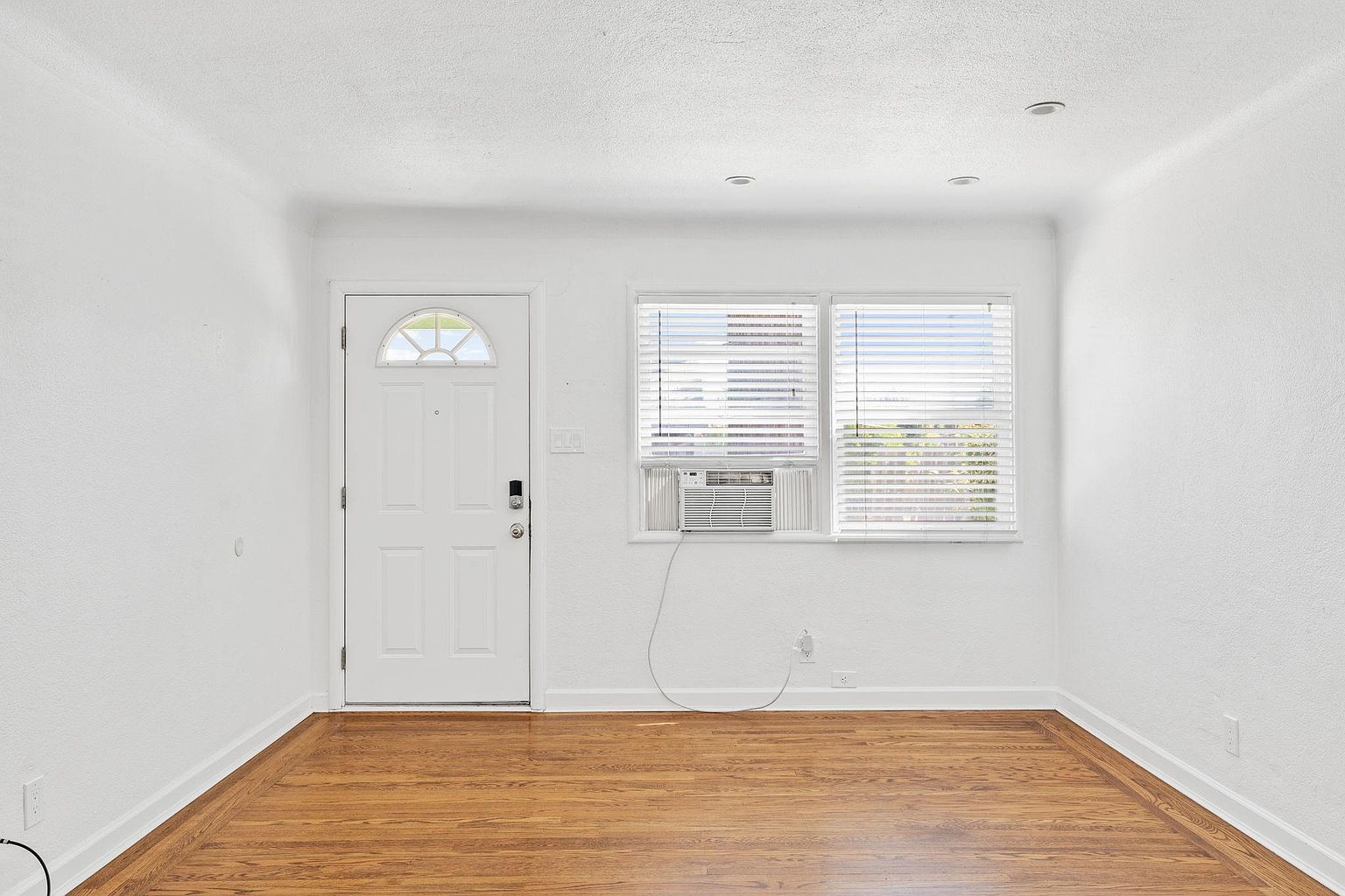 1613 Lincoln Ave photo 4