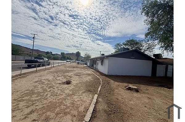 10641 N 17th Dr photo 2