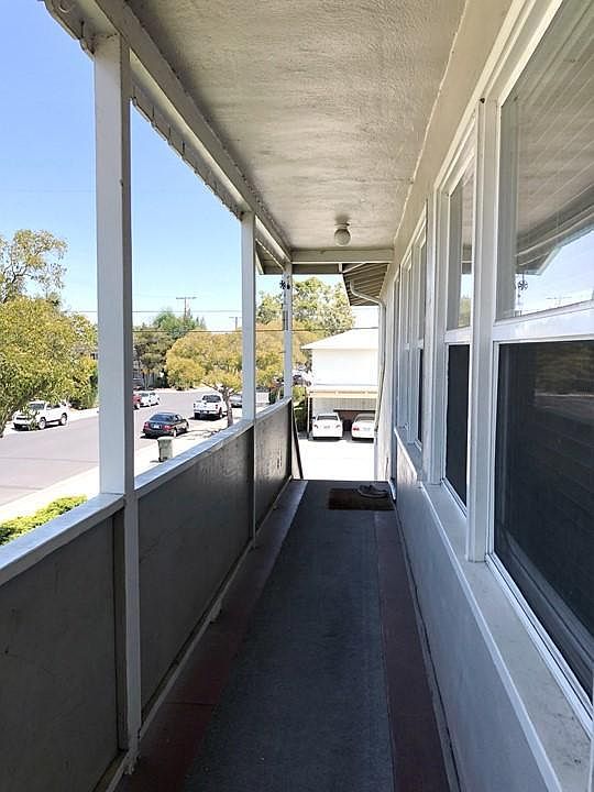 2BR/1BA Single Family House on El Carmelo Ave · Palo Alto photo 5