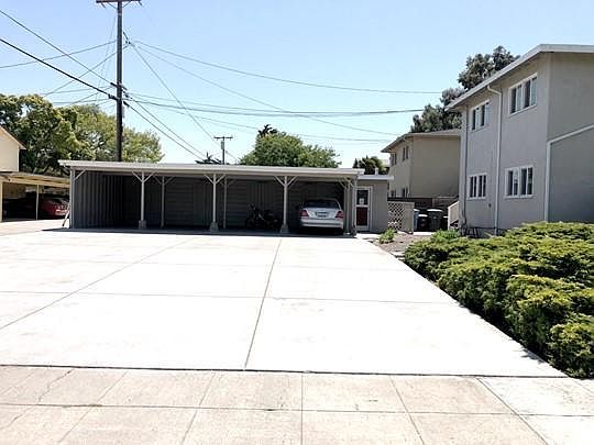 2BR/1BA Single Family House on El Carmelo Ave · Palo Alto photo 4