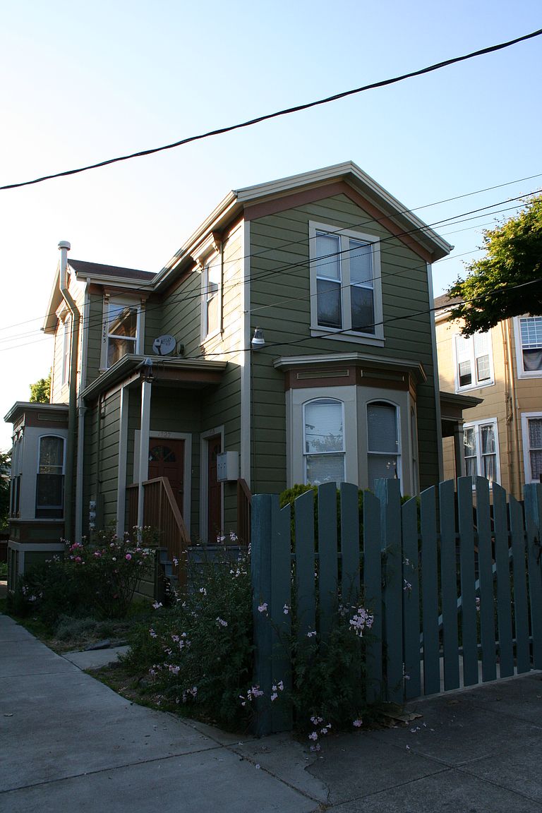 2BR/1BA Apartment · Oakland