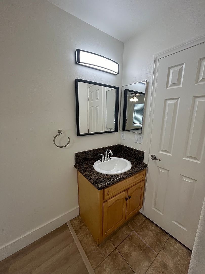 1 beds  1.0 baths (800 sqft) photo 5