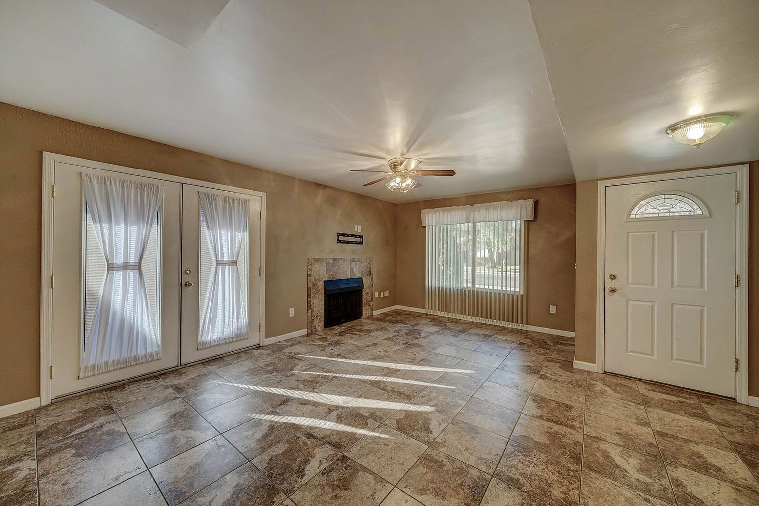 3301 West Loma Lane, Phoenix, AZ 85051 photo 2