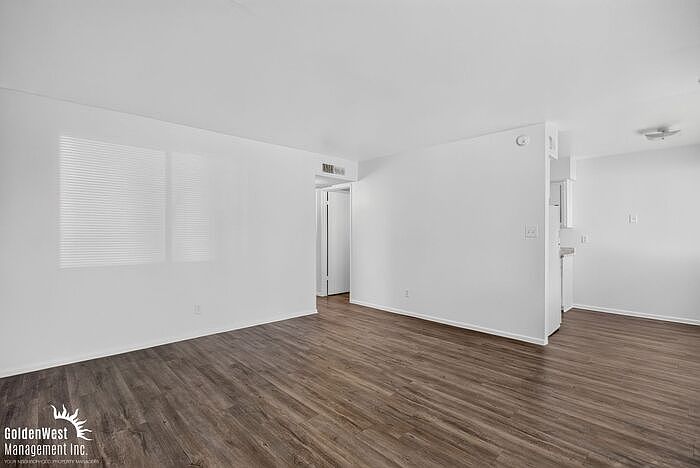 2209 W Belmont Ave APT 5 photo 4