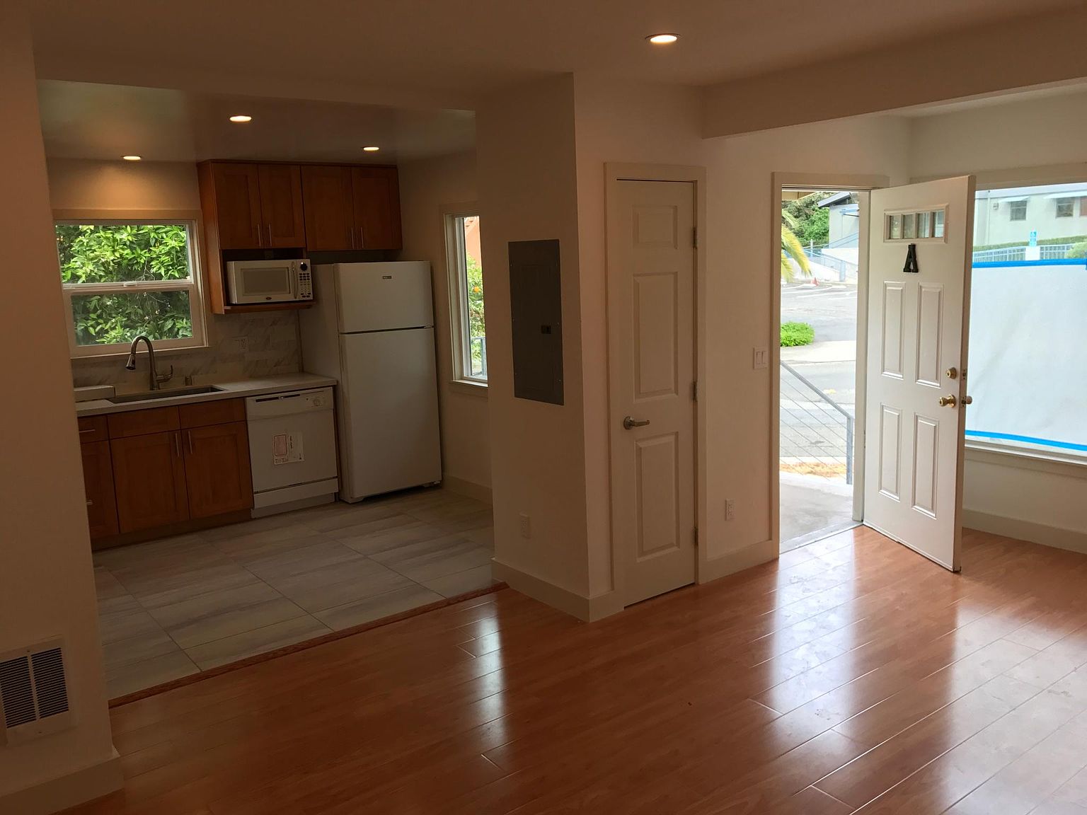 2BR/1BA Apartment on Oakland Blvd · Walnut Creek photo 2