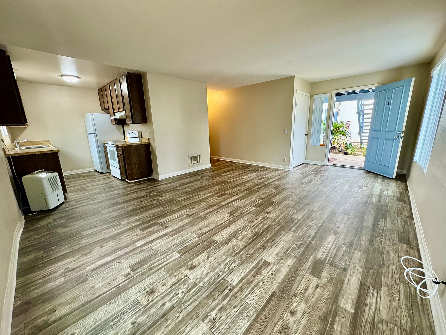 255 Tamarack Ave photo 4