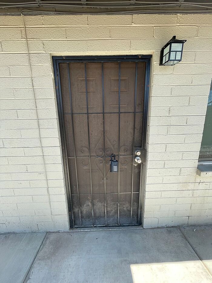 9361 W Polk St photo 2