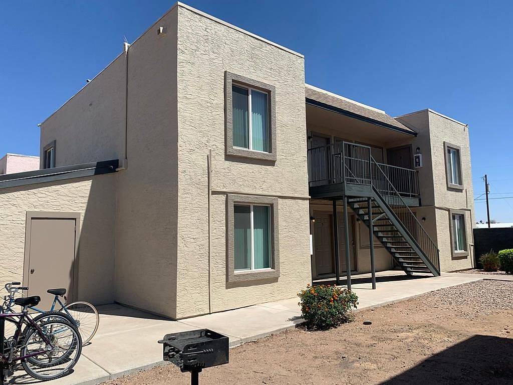 Courtyard Apartments photo 4